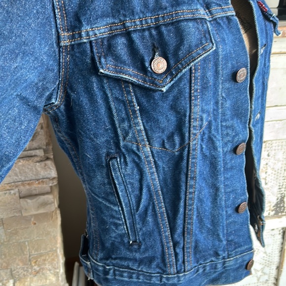 Vintage Levi dark wash button down jean jacket 70708 0216 Size 18. - Picture 5 of 16